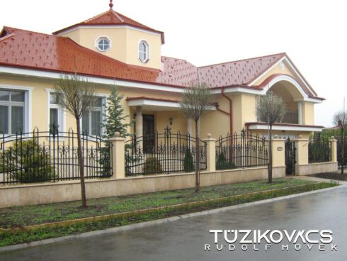 kovácsoltvas kerítés és kapu csigadísszel 1