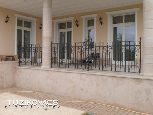 kovácsoltvas kerítés és kapu csigadísszel 2