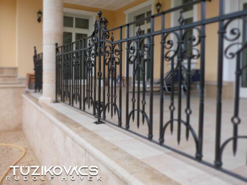 kovácsoltvas kerítés és kapu csigadísszel 3