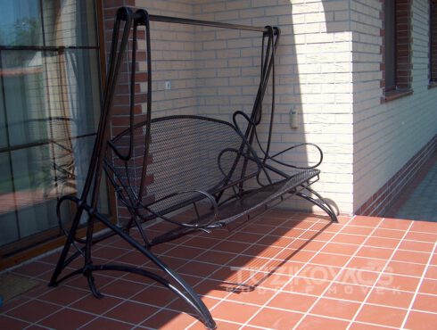 Kovácsoltvas kertibútor hintaágy 1